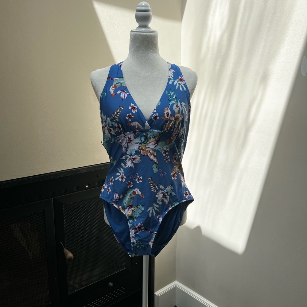 NEW GORGEOUS ONE-PIECE SWIMSUIT